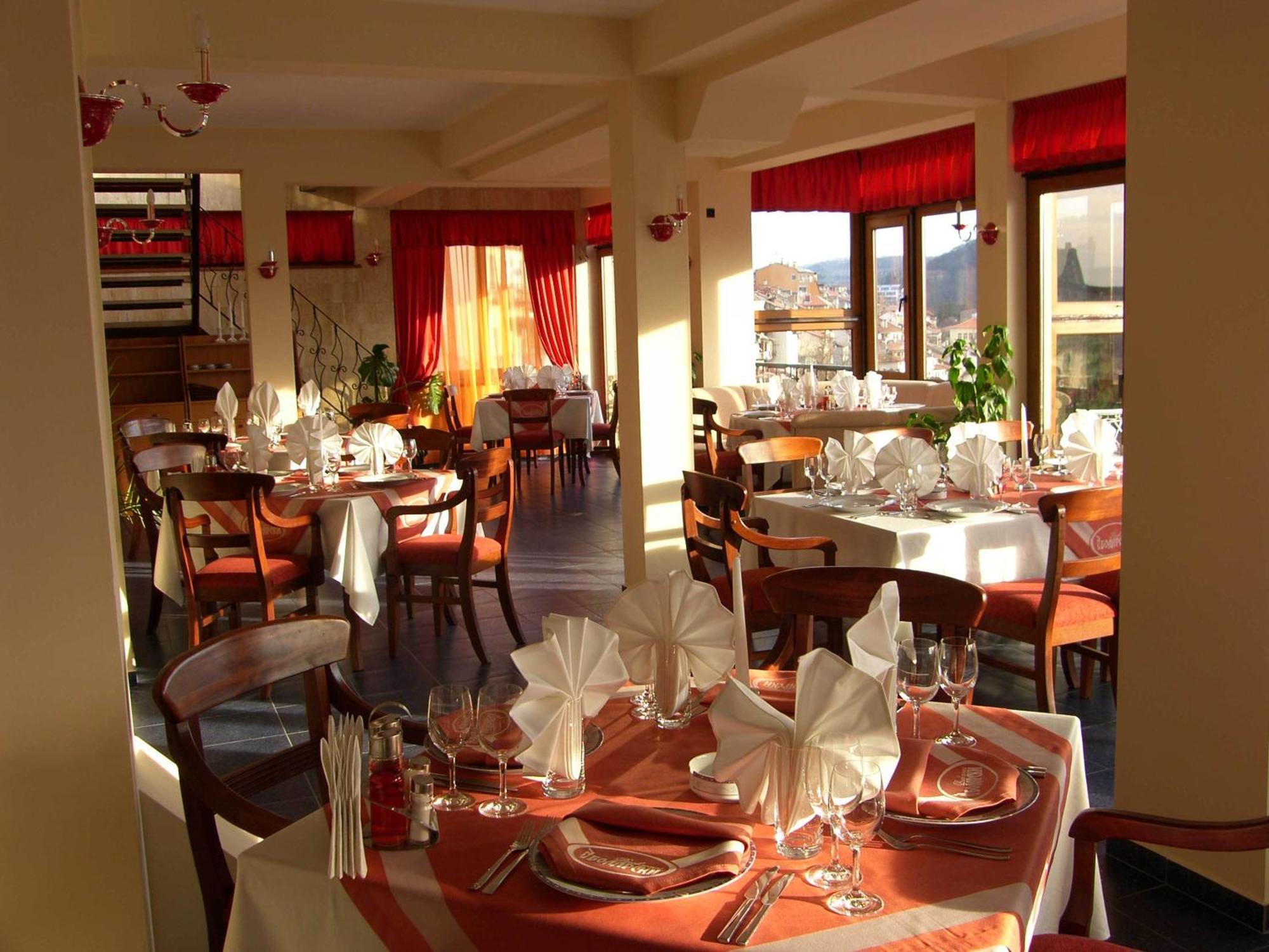 Meridian Hotel Bolyarski เวลีคอเทอร์โนโว ร้านอาหาร รูปภาพ