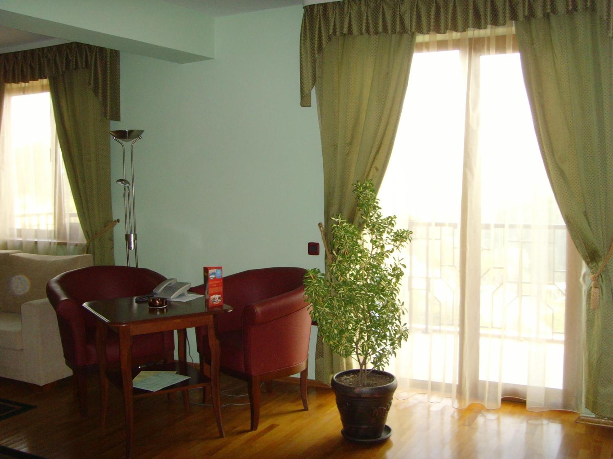 Meridian Hotel Bolyarski เวลีคอเทอร์โนโว ภายนอก รูปภาพ